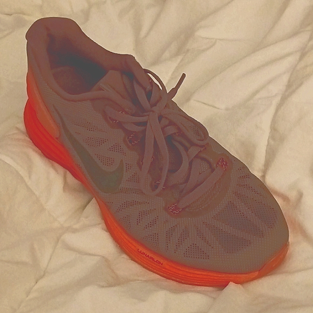 Ladies size 8 Nike Free Run - Picture 3 of 6